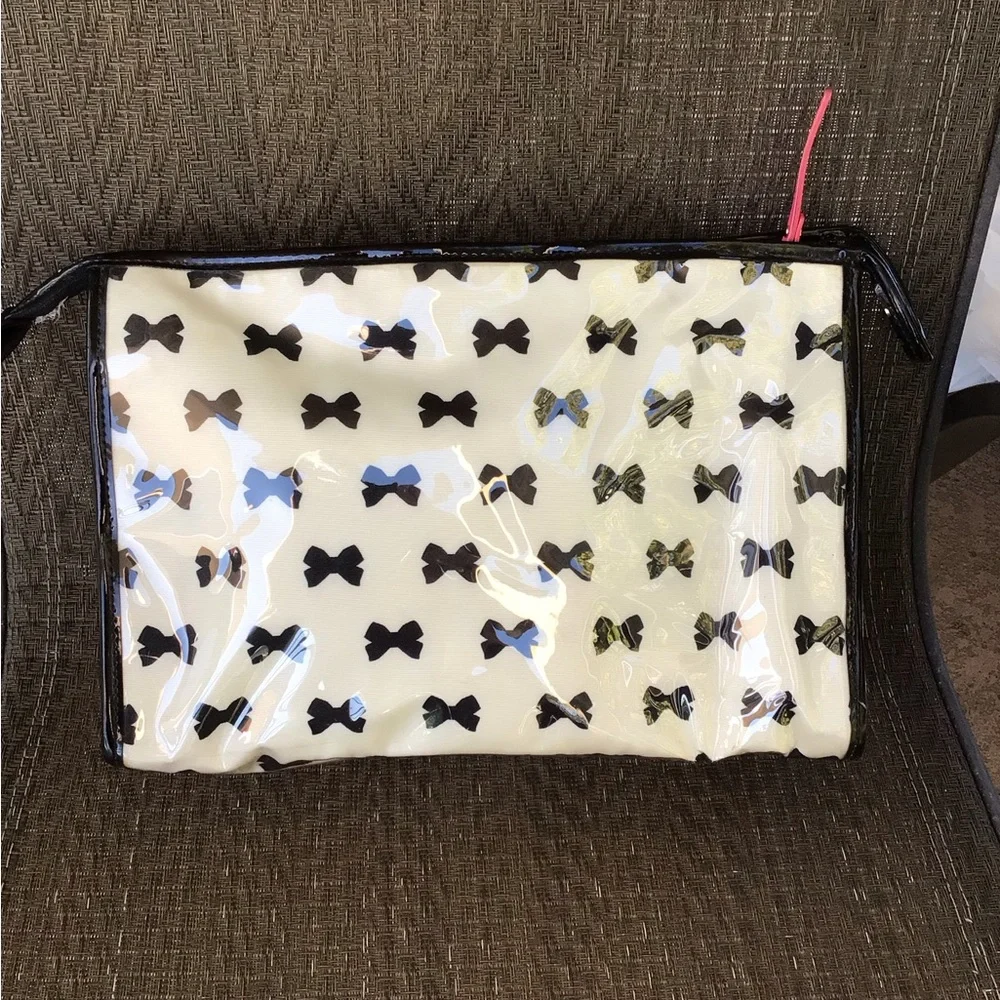 Kate Spade Heddy Vinyl Black/Cream Bow Cosmetics Bag